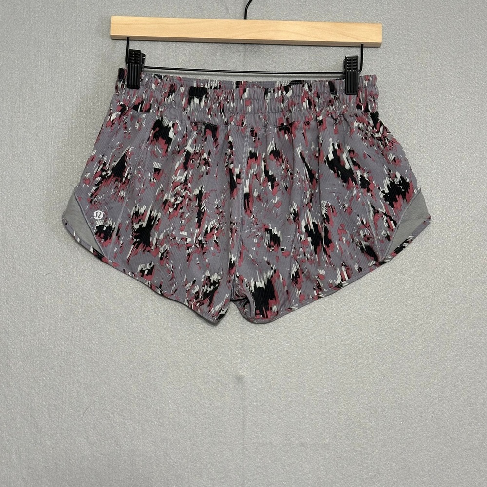Lululemon Hotty Hot Low-Rise Lined Shorts 2.5 Grey Pink Glitch Print Size 8